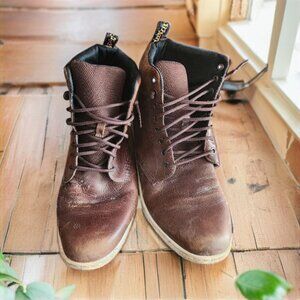 Looking for a pair of boots that blend rugged durability with all-day comfort?